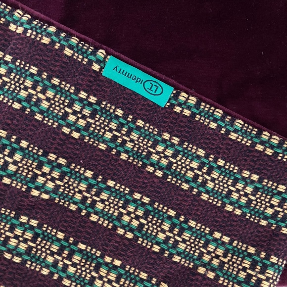 Vibrant patterned scarf - Picture 4 of 5